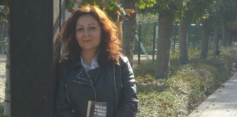 Danó Éva cigány írónő portréja