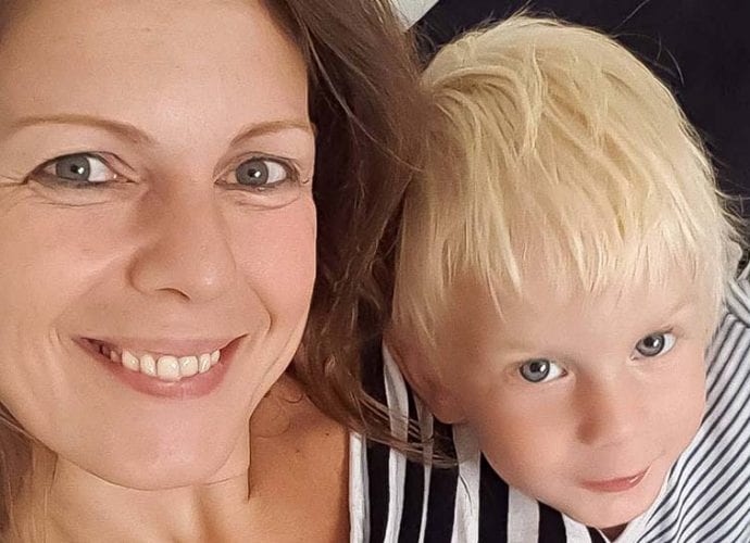 Davida, vagyis d’Elhougne Viktória kisfiával.