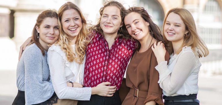 A Van2perced rendezvény szervezői: Kércz Dorci, Nagy Dorka, Perejuc Svetlana, Lázár Fruzsi és Taxner Tünde.