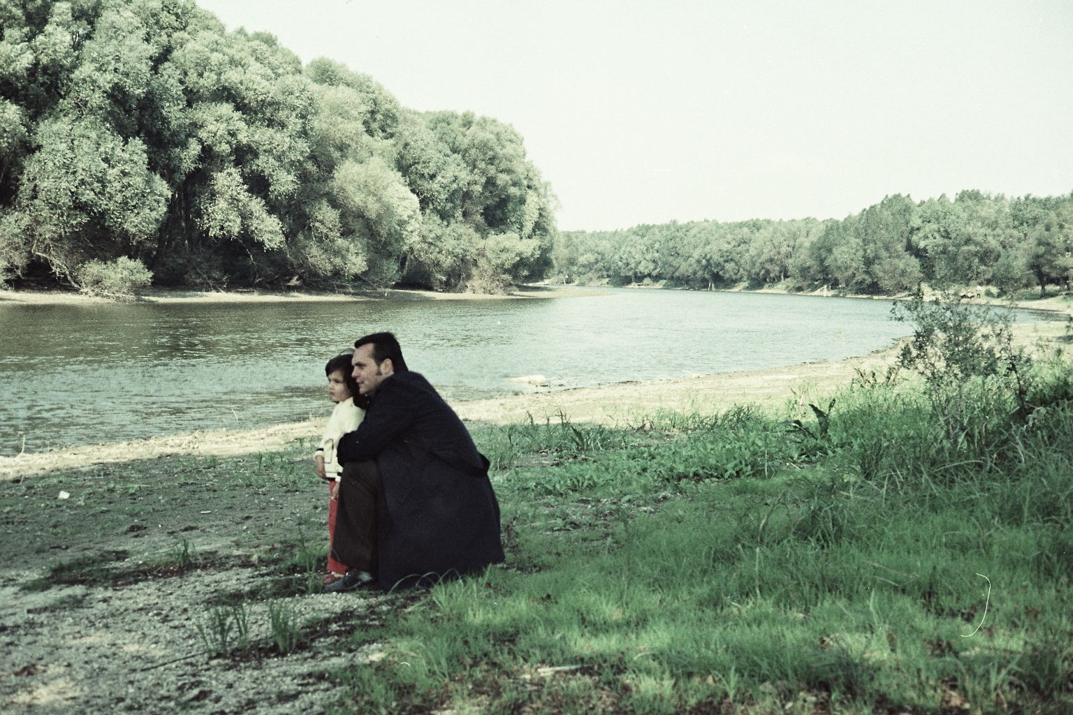 Folyót néző gyerek és Apuka 1975
forrás: Fortepan / Kiskos Vajk