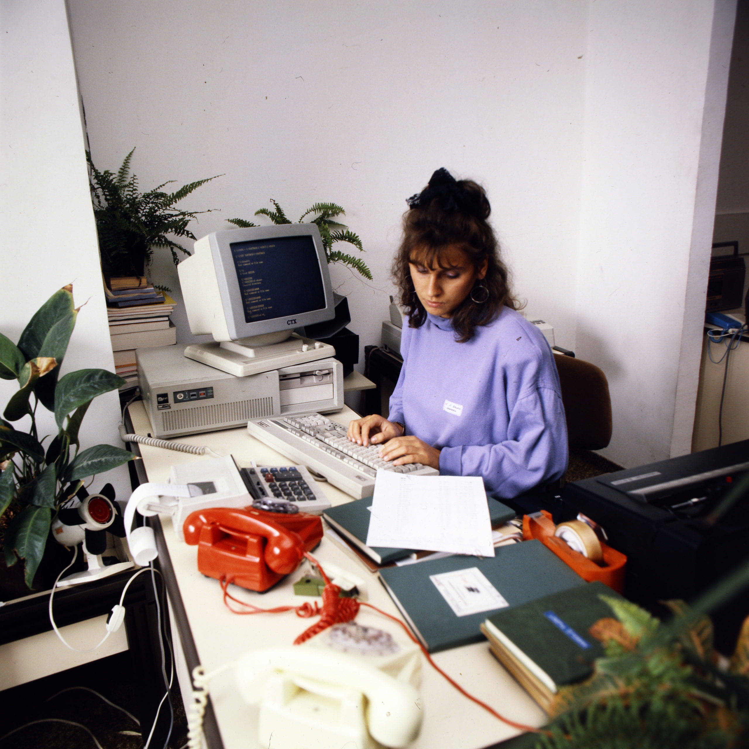 Budapest, Bajcsy-Zsilinszky út 12-14. irodaház a József Attila utca sarkon. 1989. Fortepan / Gábor Viktor