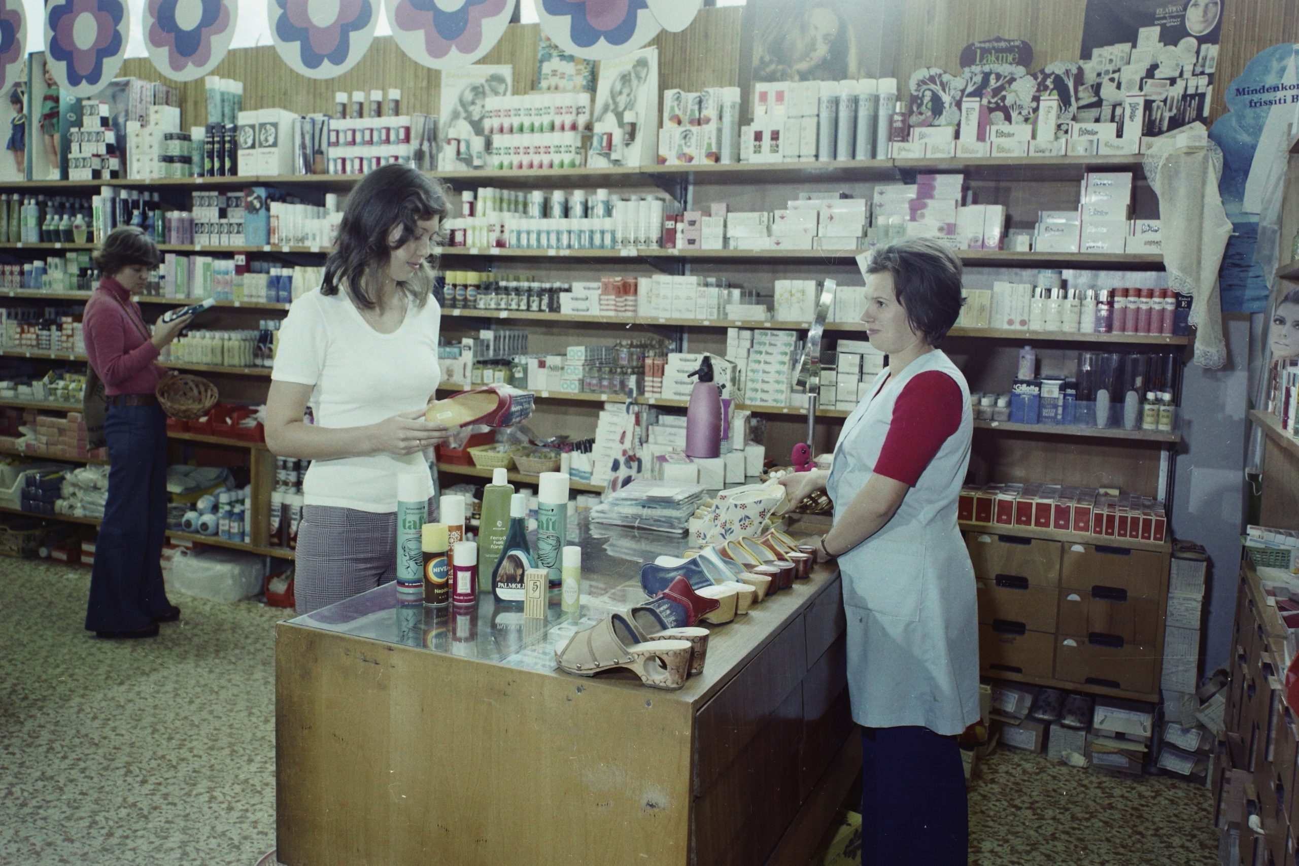 Gödöllő Szabadság tér, Szövetkezeti Áruház 1974. Fortepan / Bauer Sándor