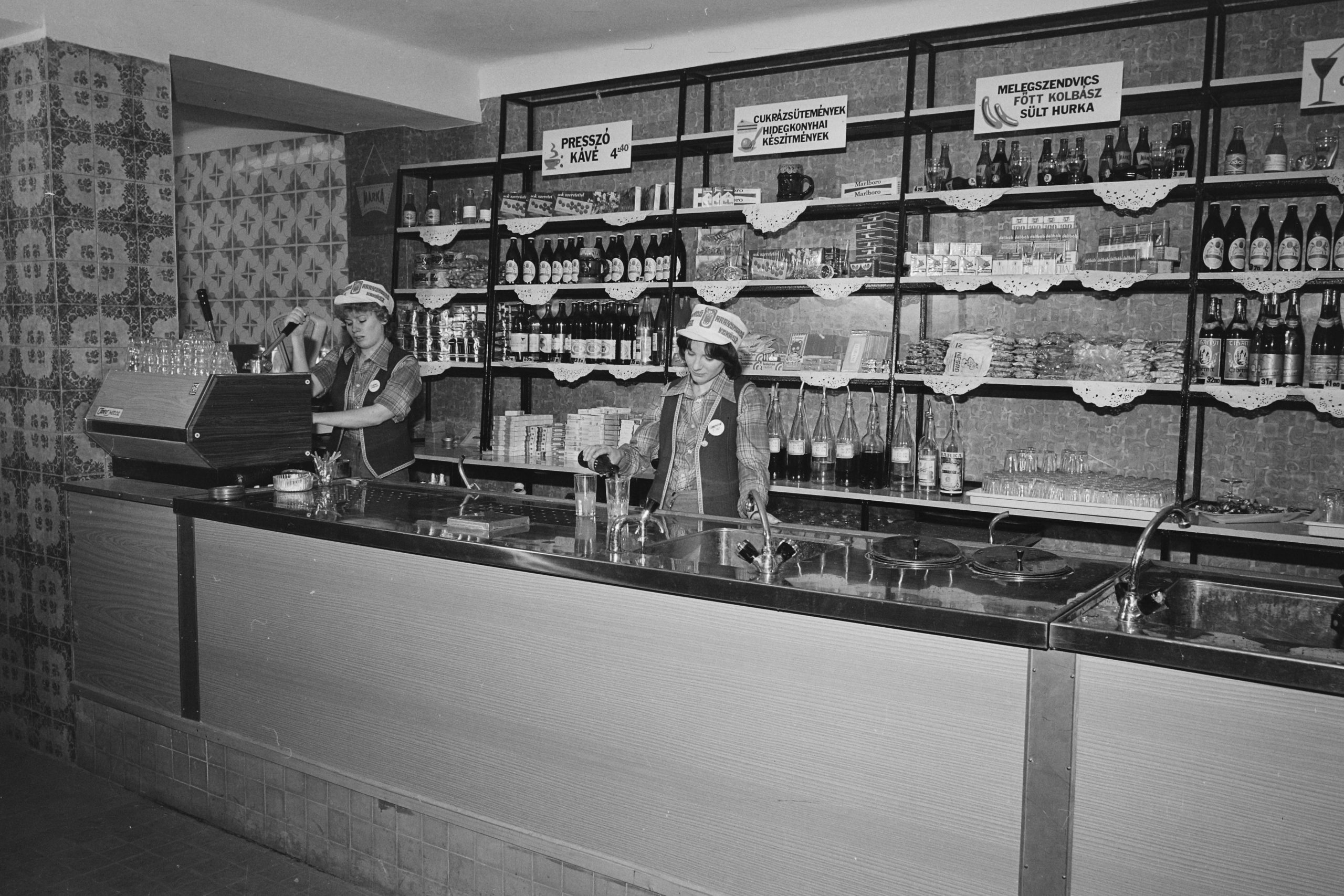 Dunaújváros, Sörbár 1979. Fortepan / Bauer Sándor