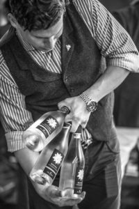 Barsi Szabó Gergely és a borok. Fotó: Carla Barber.