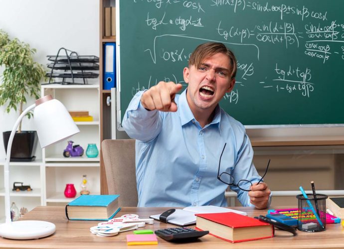 Dühös tanár régen is akadt az oktatási rendszerben.