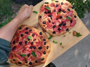 Ínycsiklandó gyümölcsös pizza.