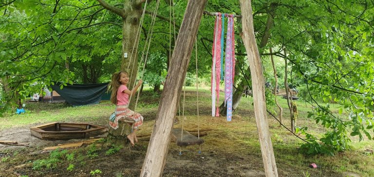 szilda-kert-jurta-nőiváltó