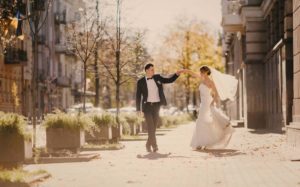 Mindenki megházasodik. 