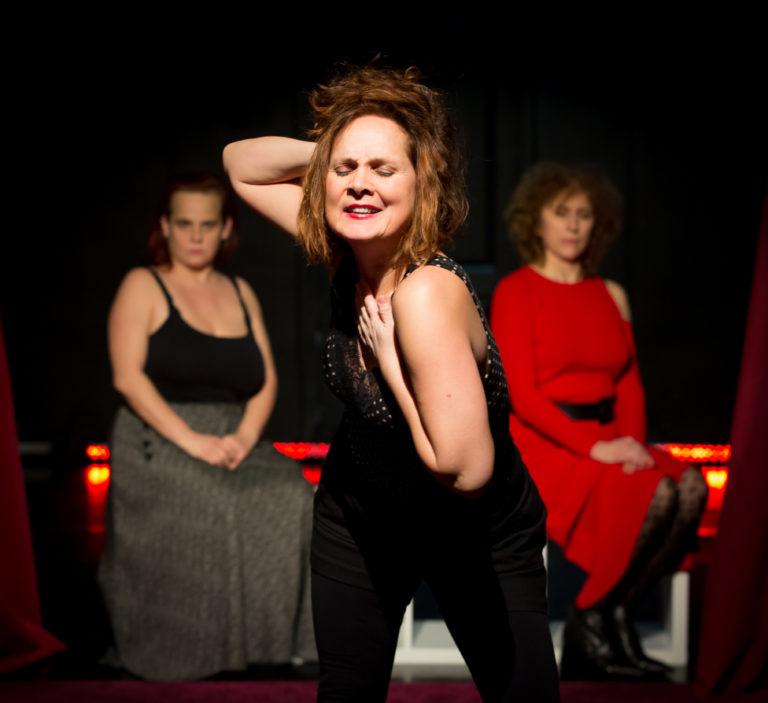 színház,nő énekel