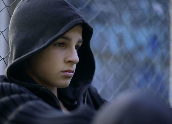 tini egyedül kékvonal