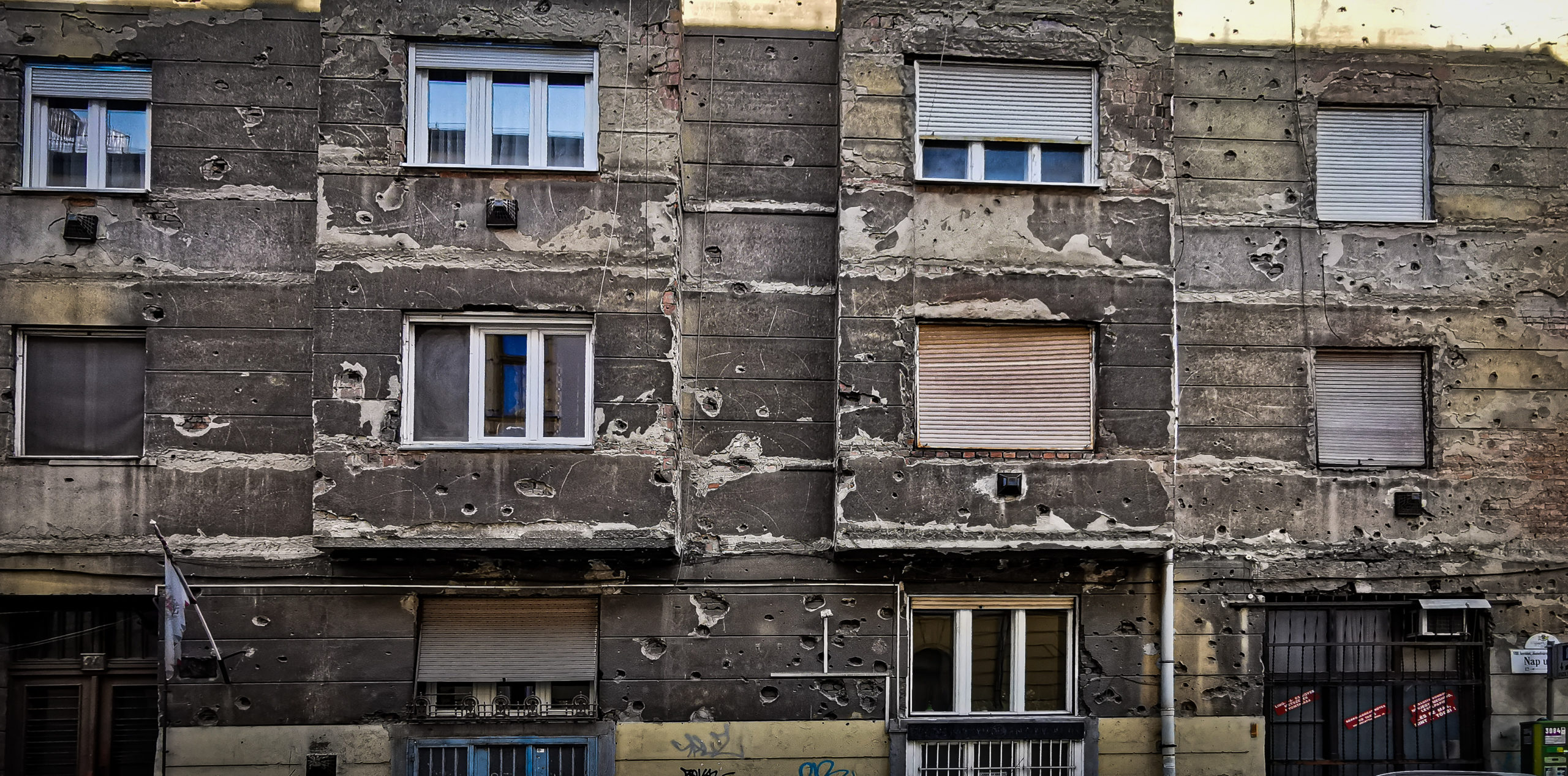 golyók egy ház falán