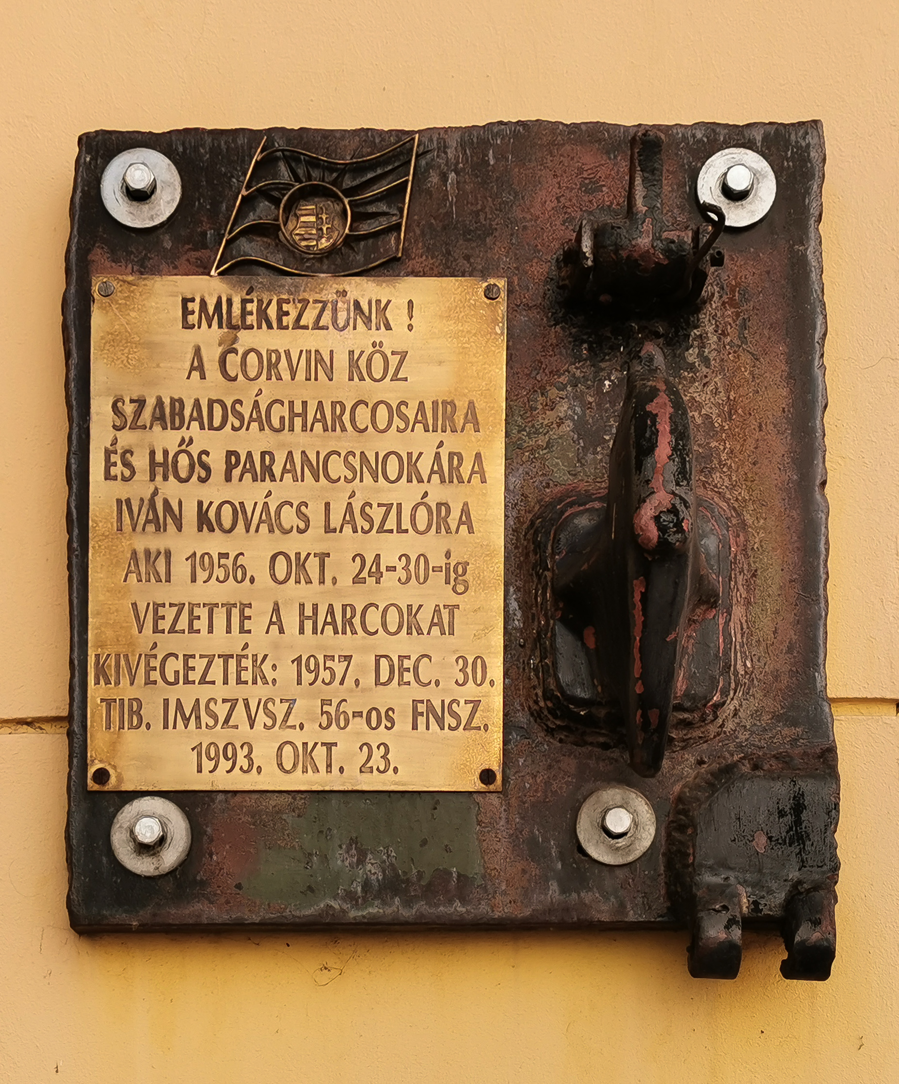 emléktábla múlt 56