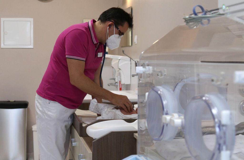 dr. Kocsis István főorvos, koraszülött, PIC, Triton