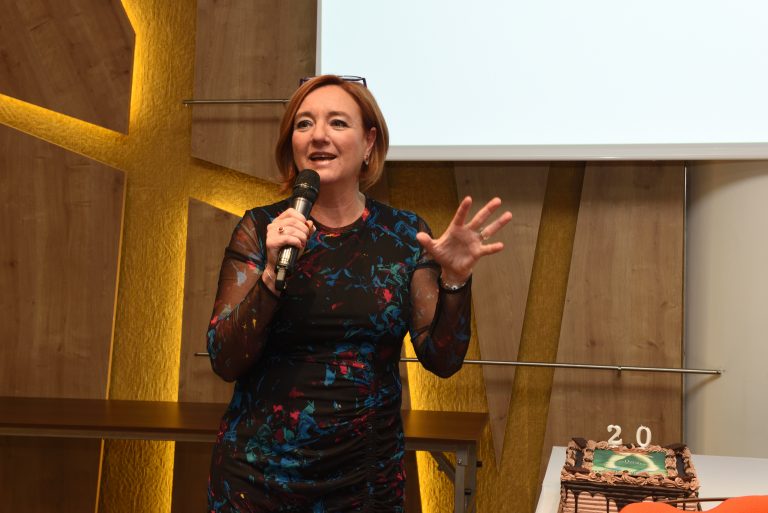 Rácz Zuzsa, Állítsátok meg Terézanyut!