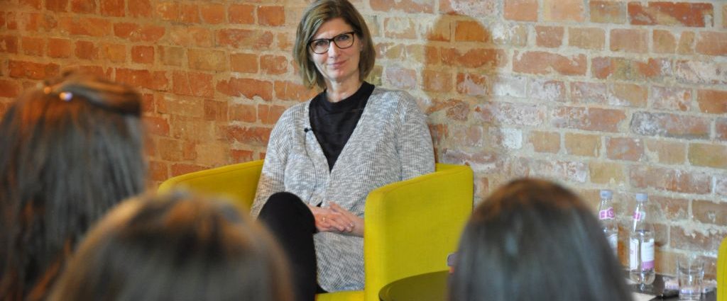 nehezített gyermekáldás,