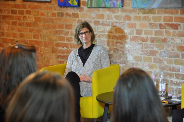 nehezített gyermekáldás,