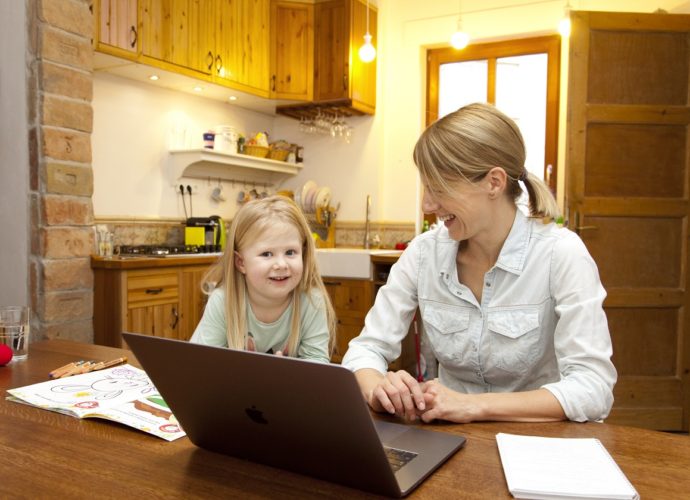 énjövőm, Deák Dóra, vállalkozás