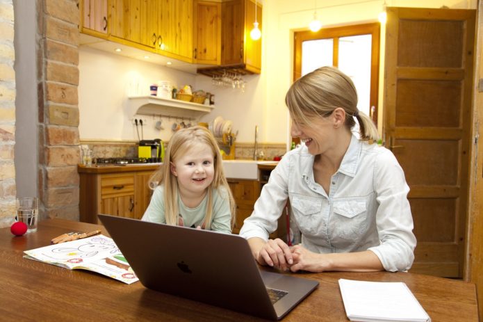 énjövőm, Deák Dóra, vállalkozás