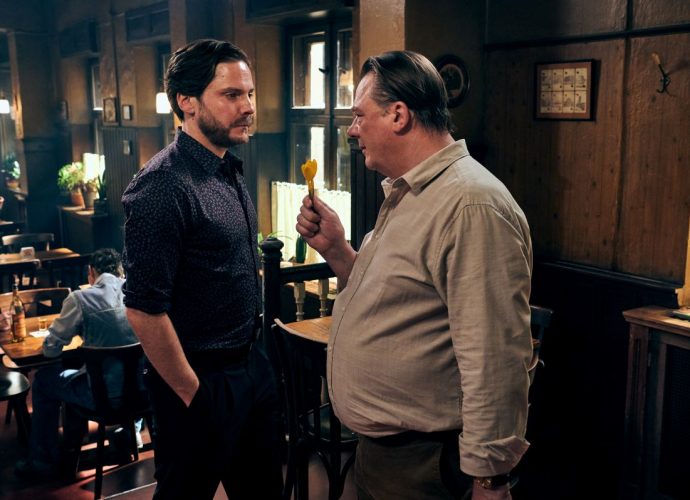 Daniel Brühl Saját lifttel a pokolba film