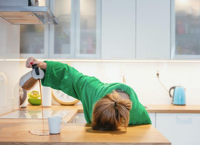 kiégés-anyaság-aggodalom-fáradtság