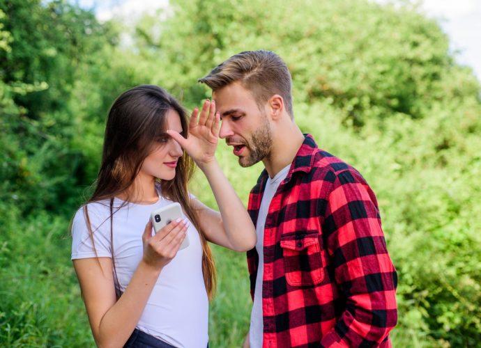 telefon-féltékenység-bizalom-titkok