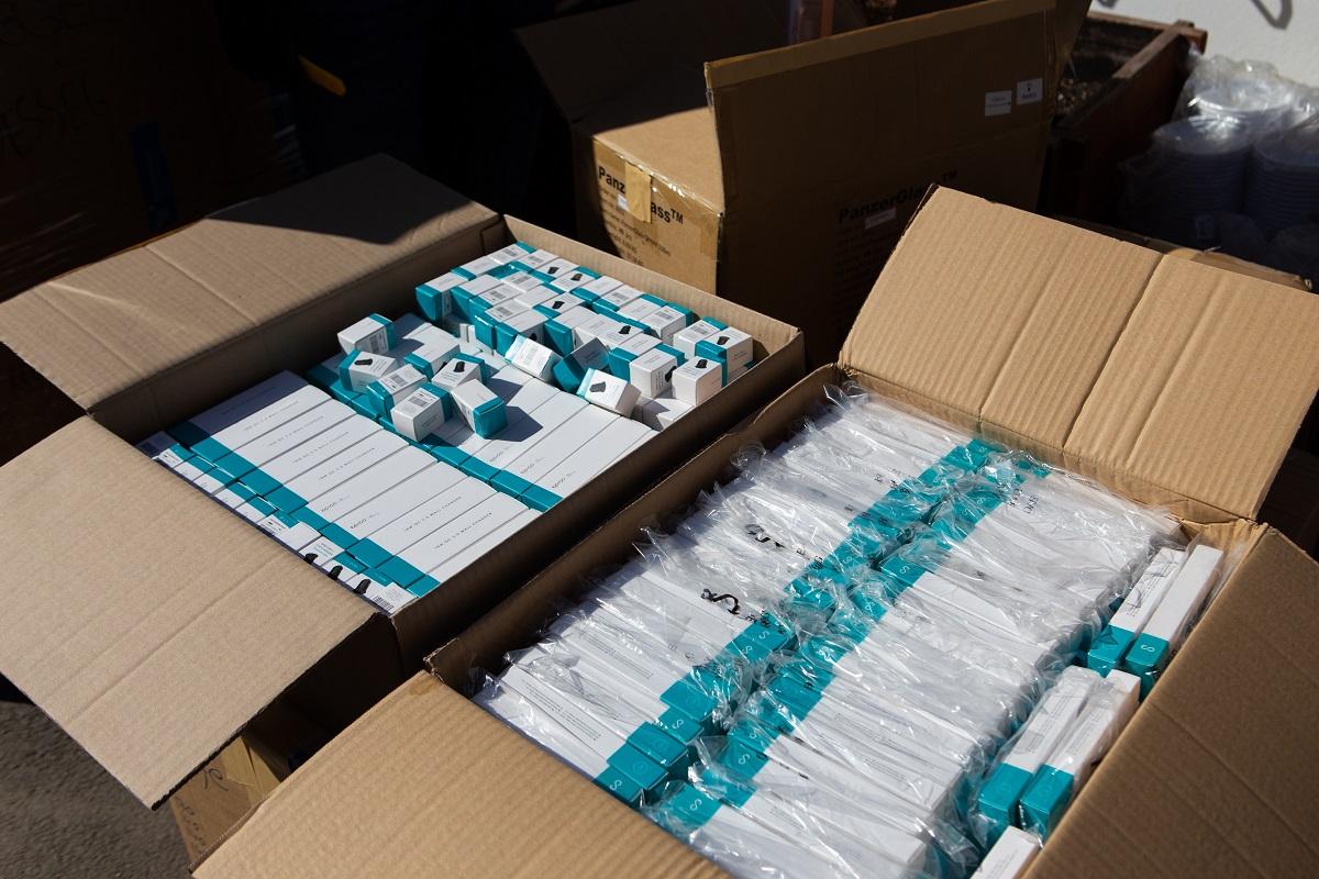 iCentre-háború-menekültek-adomány