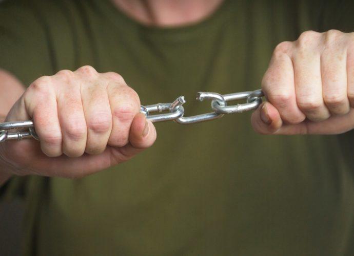 megalkuvás-élet-Hódos Hajni