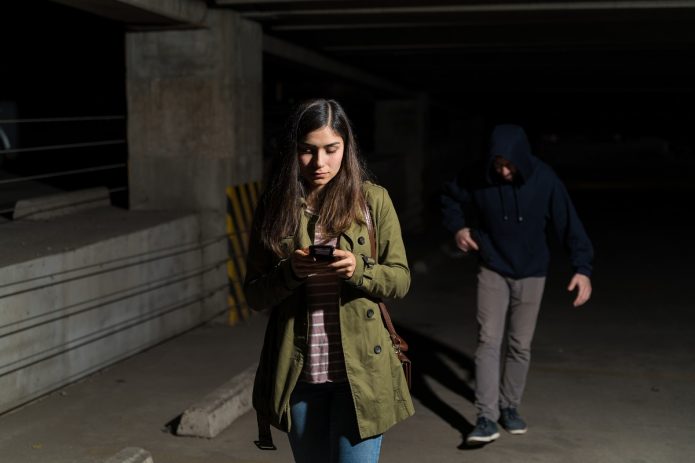 biztonság-Hazakísérő Telefon