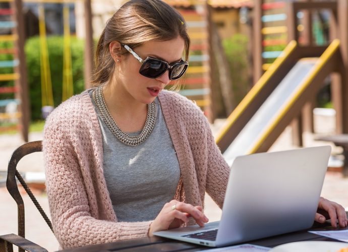 laptop-anyuka-játszótér