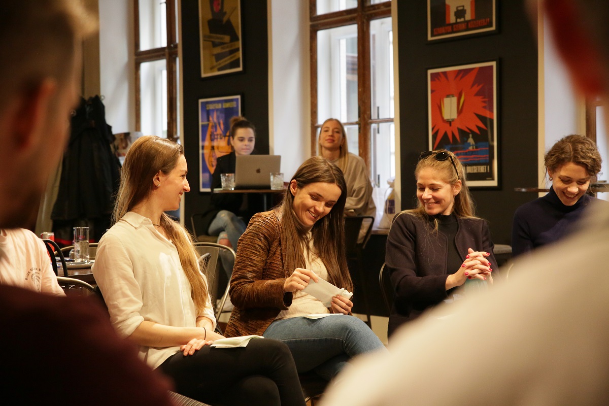 Womantoring-Design Terminal-egymással