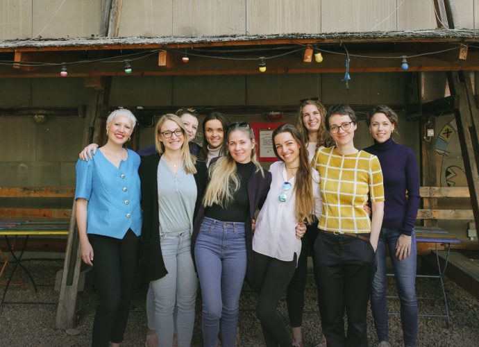 Womantoring-Design Terminal-egymással