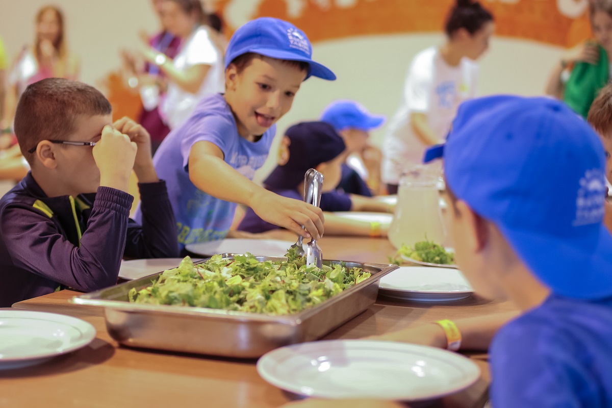 Bátor Tábor, Eisberg, Bátor Sali