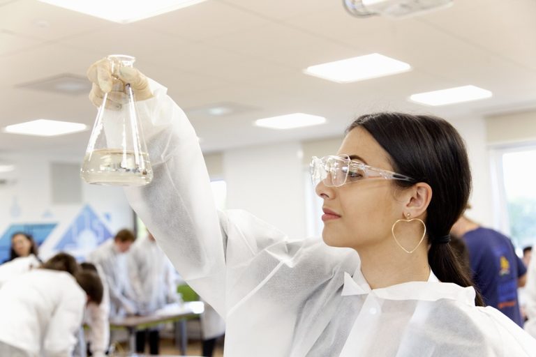 kémia döntő, Egis