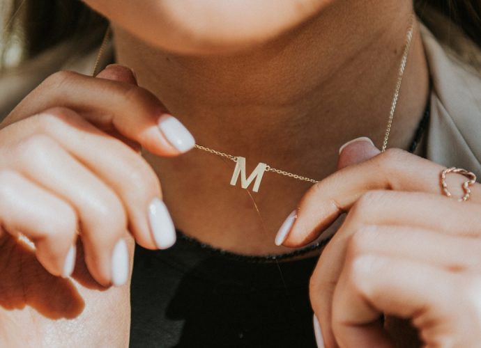 nyaklanc_m_betuvel_gravírozva