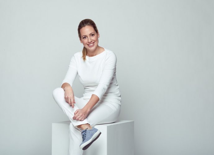 PregHello Nóra, Dobbantó, Dobogó