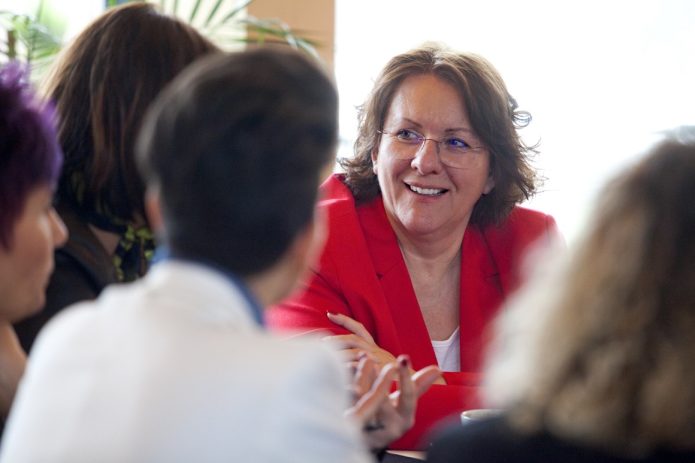 Csatlós Csilla-vállalkozás-kapcsolódás