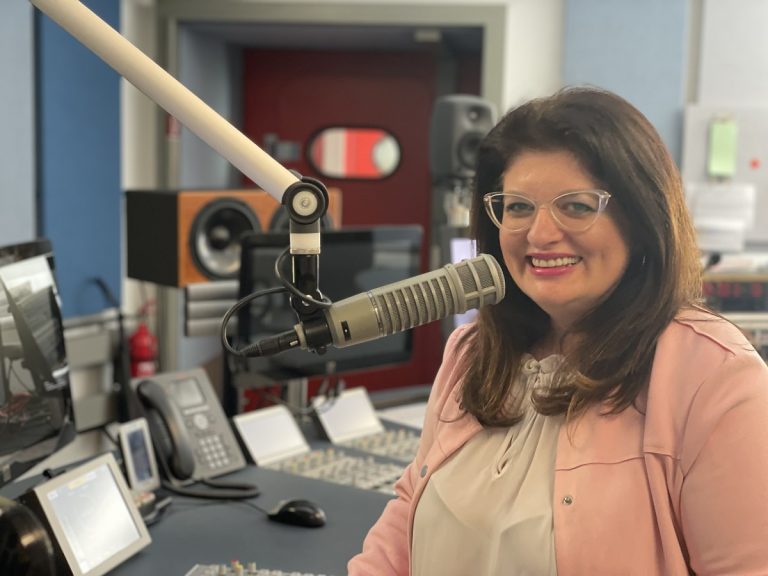 rádió-szemüveg-Bányi Kriszta