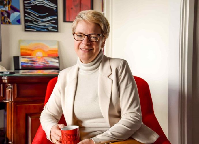 Heintz Bernadett-Hollandia