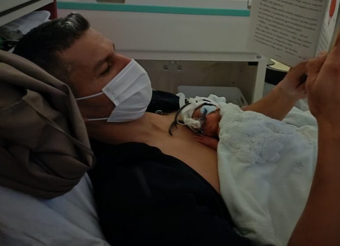 kenguru-koraszülött