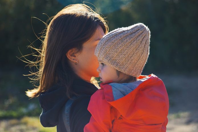 Anya egyedül. egyedülálló, elvált