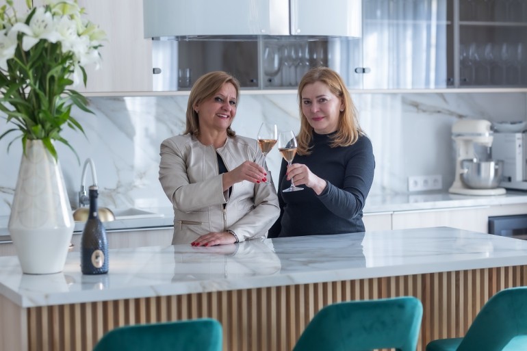 Holló Klári és társa, 