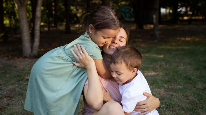 nehezített pálya, örökbefogadás, nőiváltó