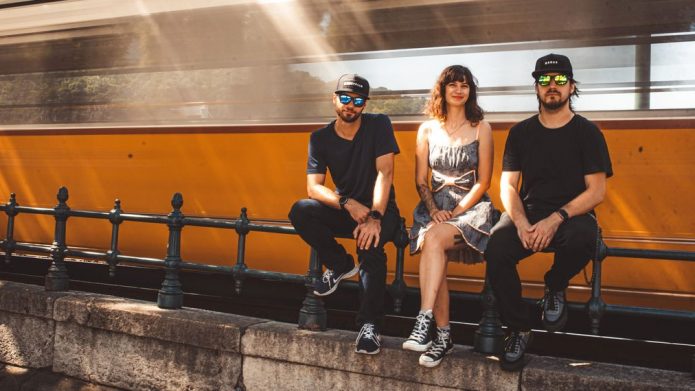 Kapu Tibor zenekara, Szégyelld magad Kata