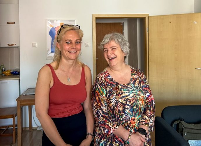 magány, Nyitvatartás podcast