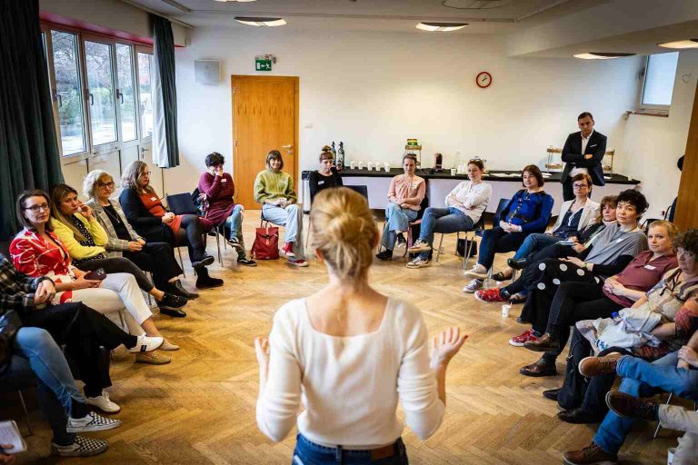 közösségi gyűlés Budán és Terézvárosban -Demnet, Nőiváltó