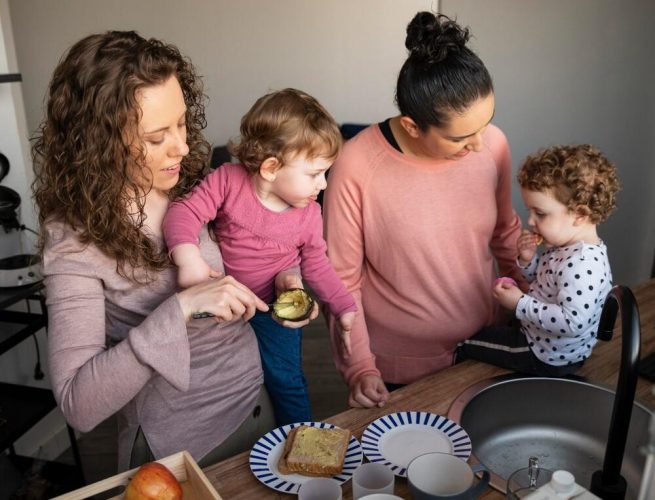 házimunka alváshiány, anyák2 (1)