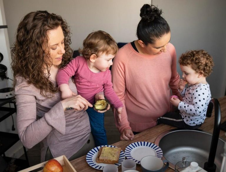 házimunka alváshiány, anyák2 (1)