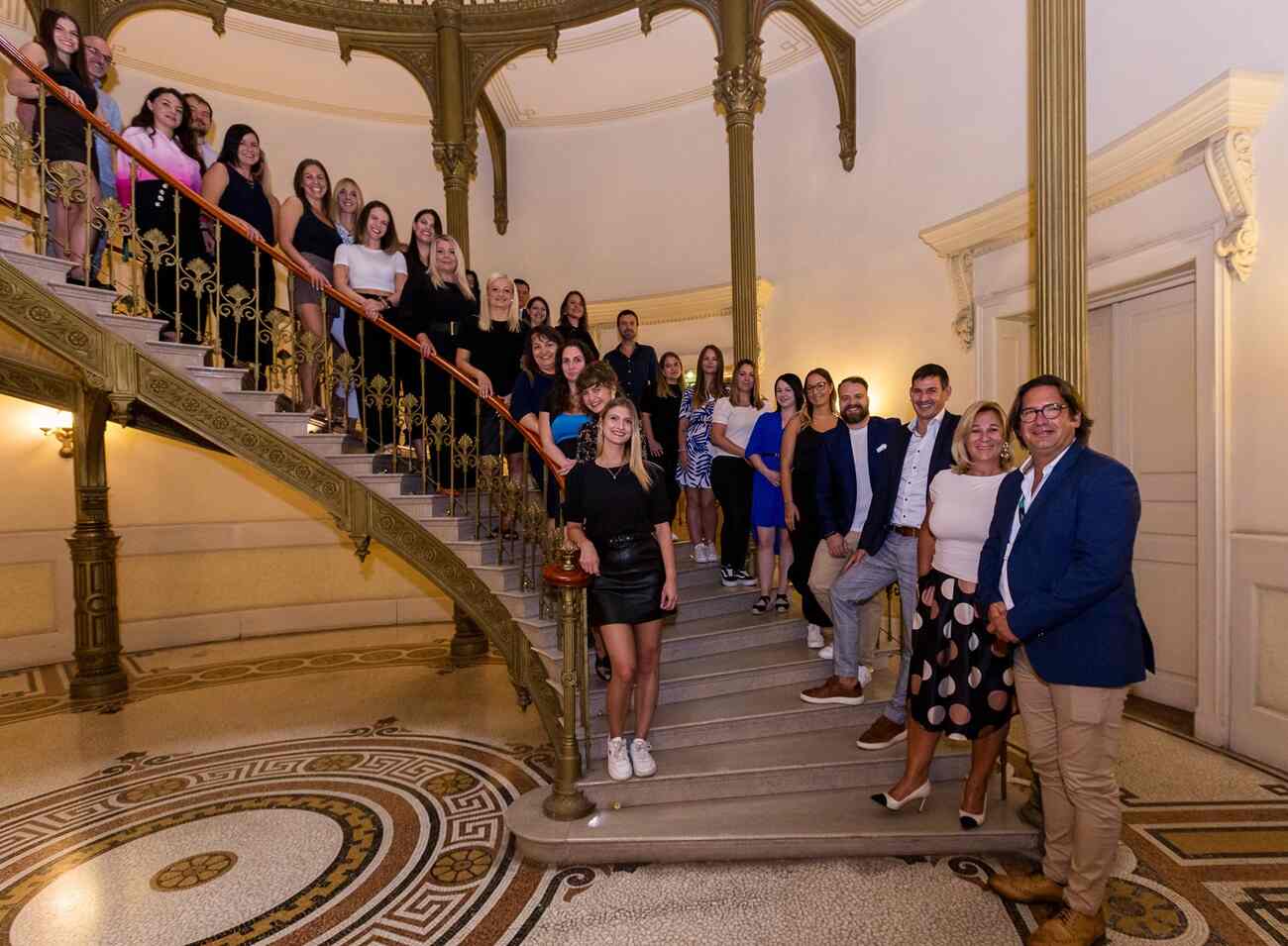 AYCM - Mihalik Zsuzsa, cég