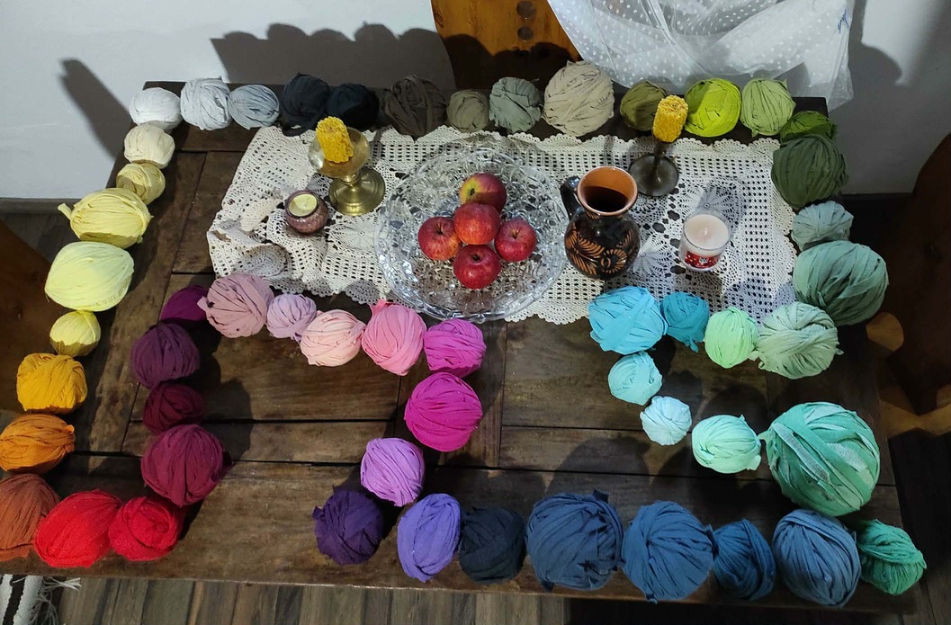 ruhák újrahasznosítása szőnyeg- haja Gabriella