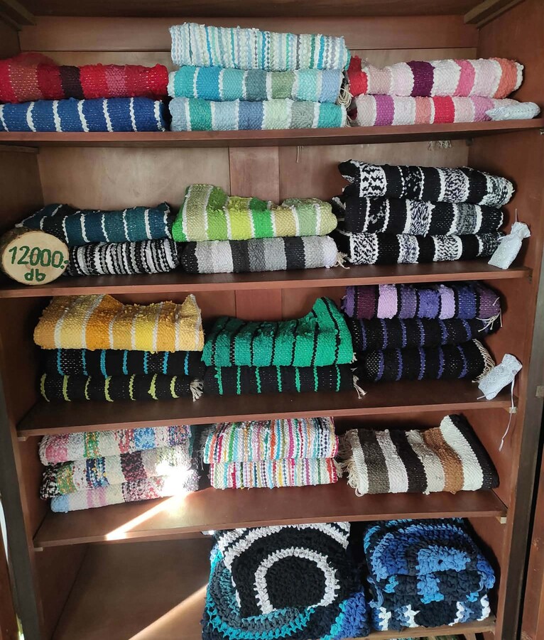 ruhák újrahasznosítása szőnyeg- haja Gabriella